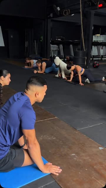 Alunos em atividade de mobilidade nos colchonetes
